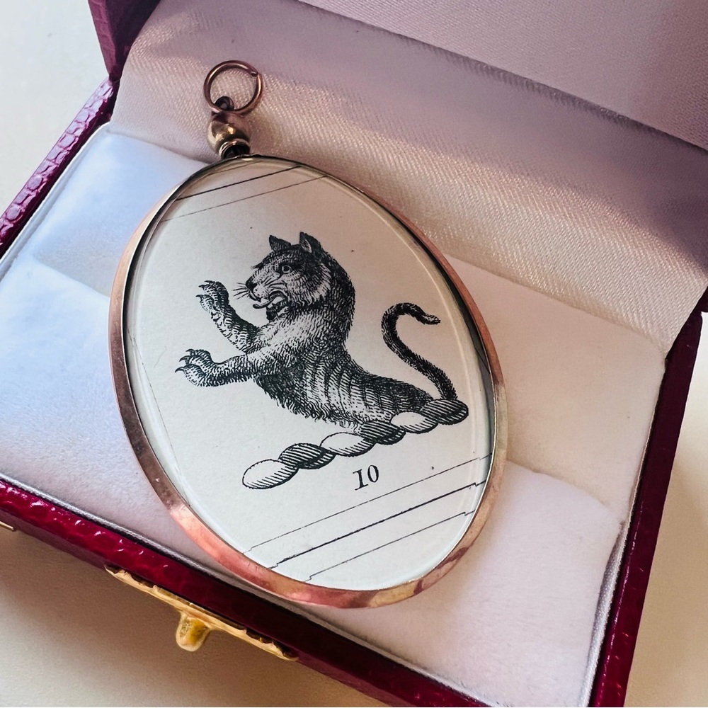 Delightful Antique Victorian/Edwardian 375 9ct Gold 2-Sided Domed Glass Locket